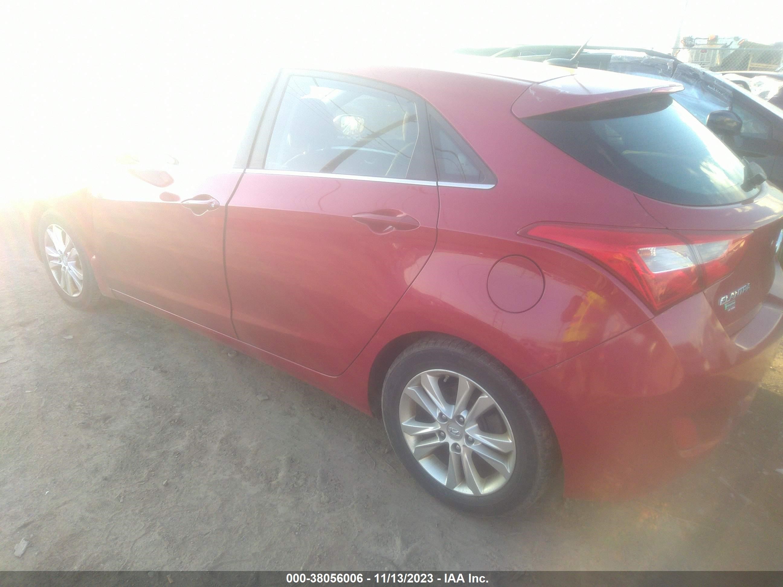 Photo 2 VIN: KMHD35LH4FU239930 - HYUNDAI ELANTRA 