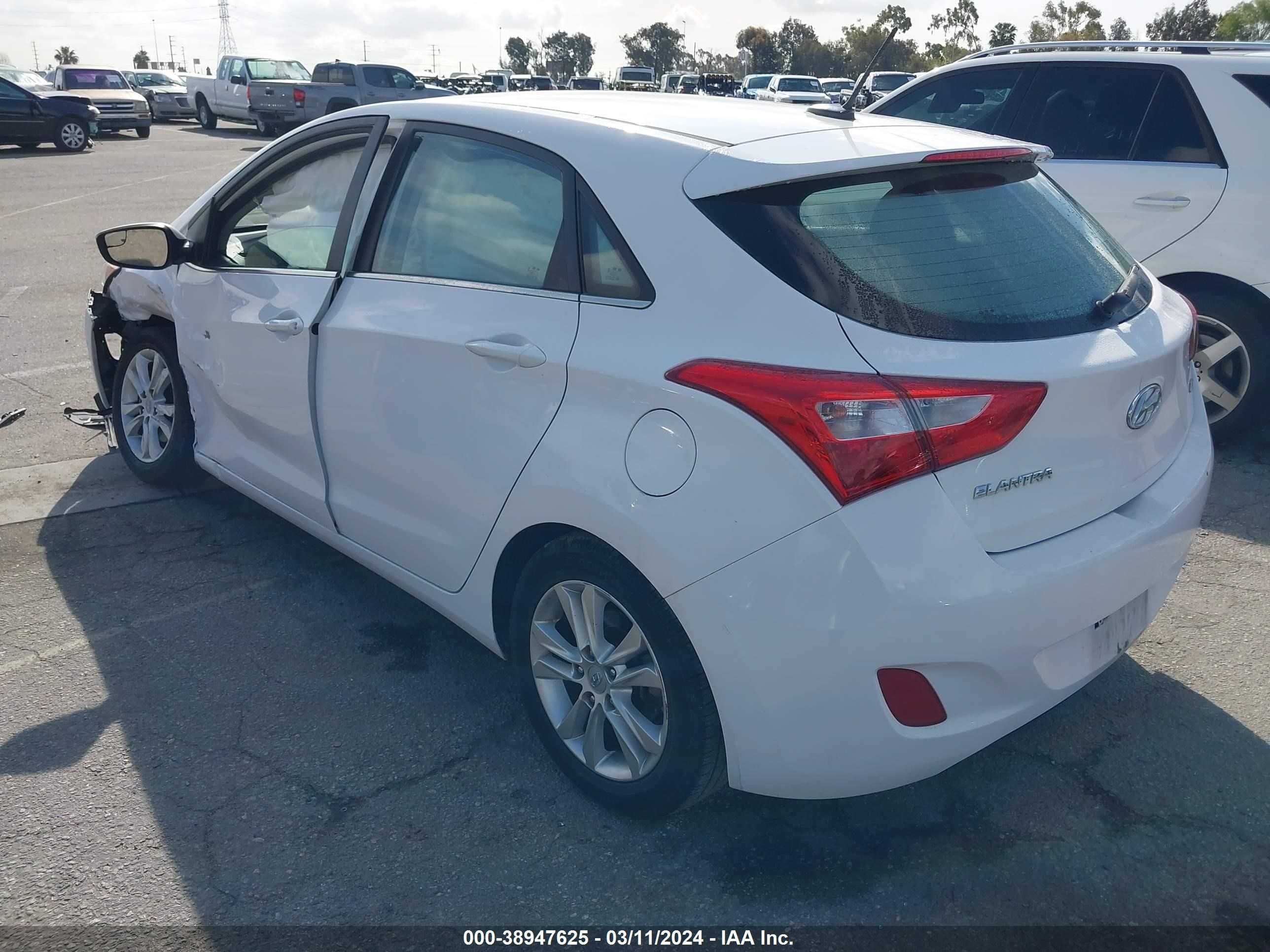 Photo 2 VIN: KMHD35LH5EU202125 - HYUNDAI ELANTRA 