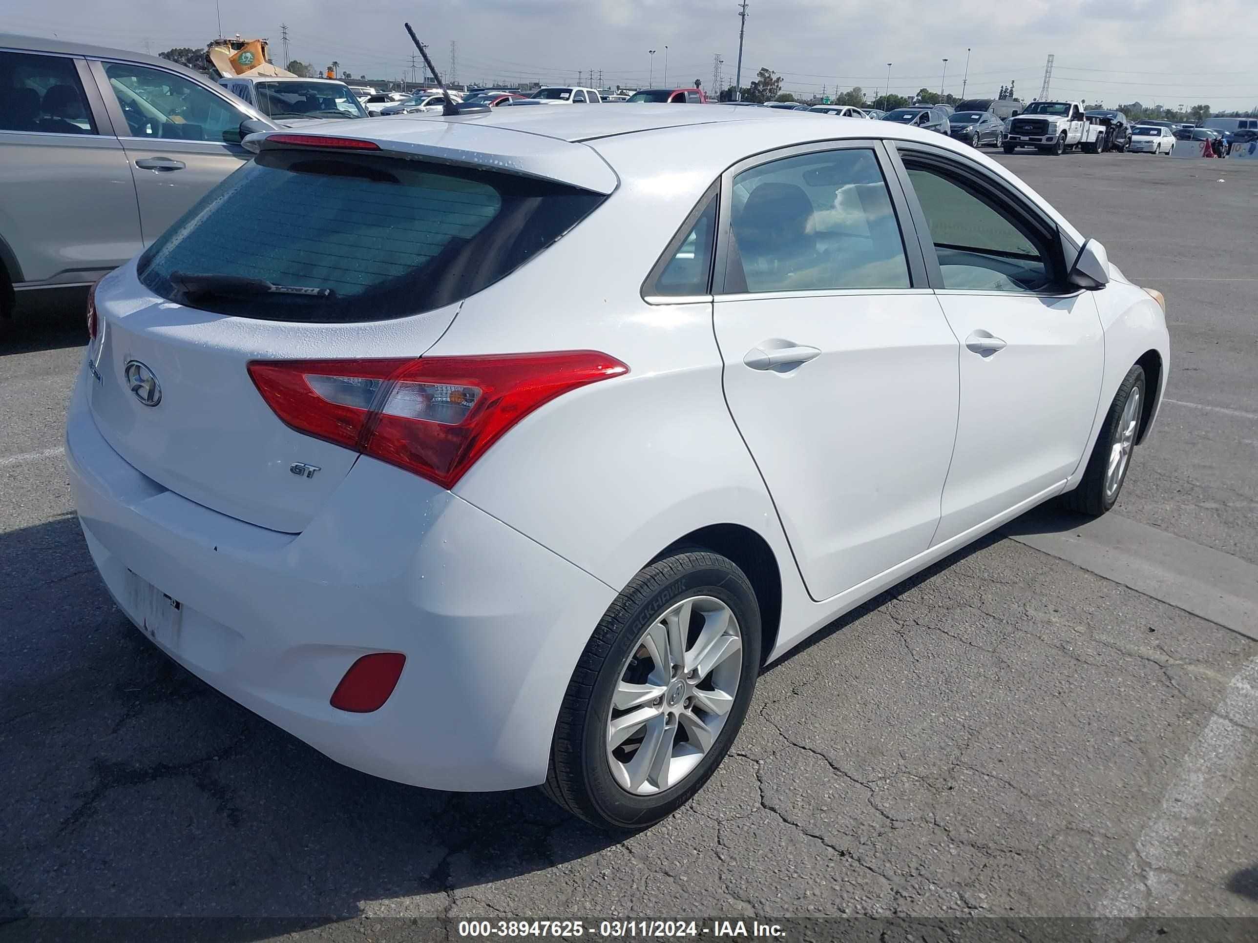 Photo 3 VIN: KMHD35LH5EU202125 - HYUNDAI ELANTRA 