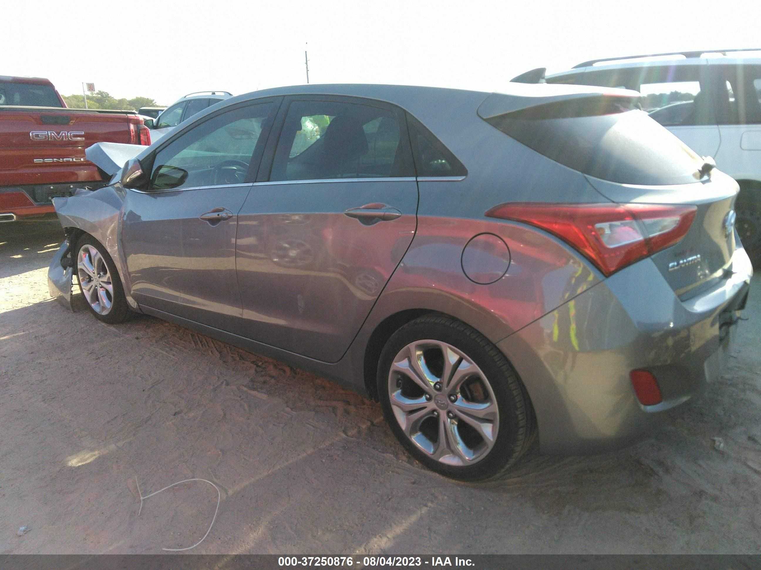 Photo 2 VIN: KMHD35LH9FU246386 - HYUNDAI ELANTRA 