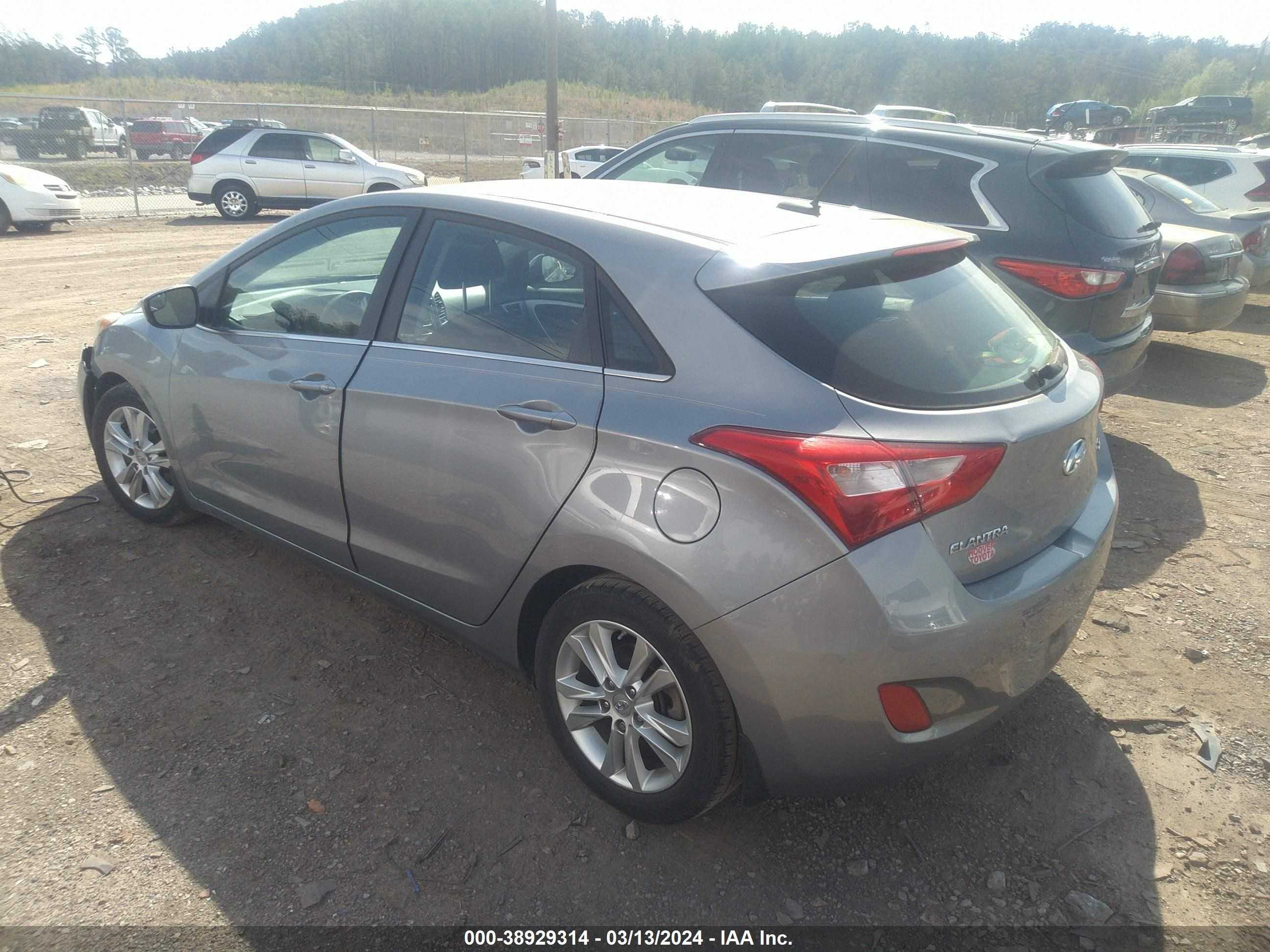 Photo 2 VIN: KMHD35LHXEU210379 - HYUNDAI ELANTRA 