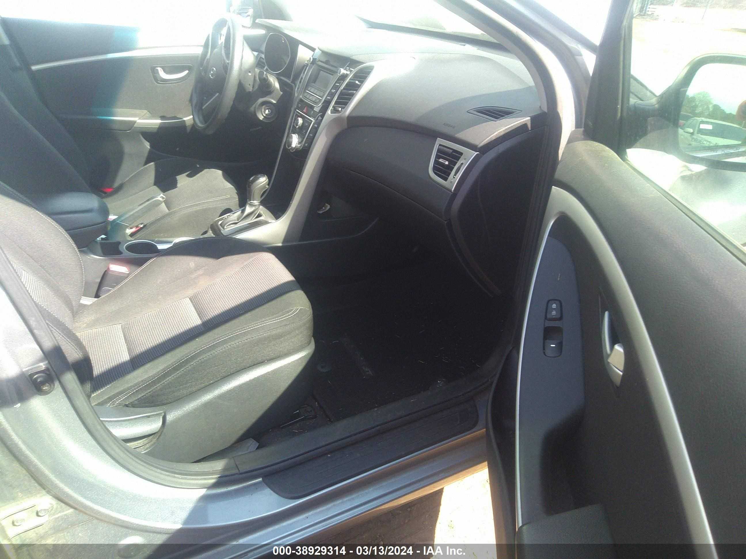 Photo 4 VIN: KMHD35LHXEU210379 - HYUNDAI ELANTRA 