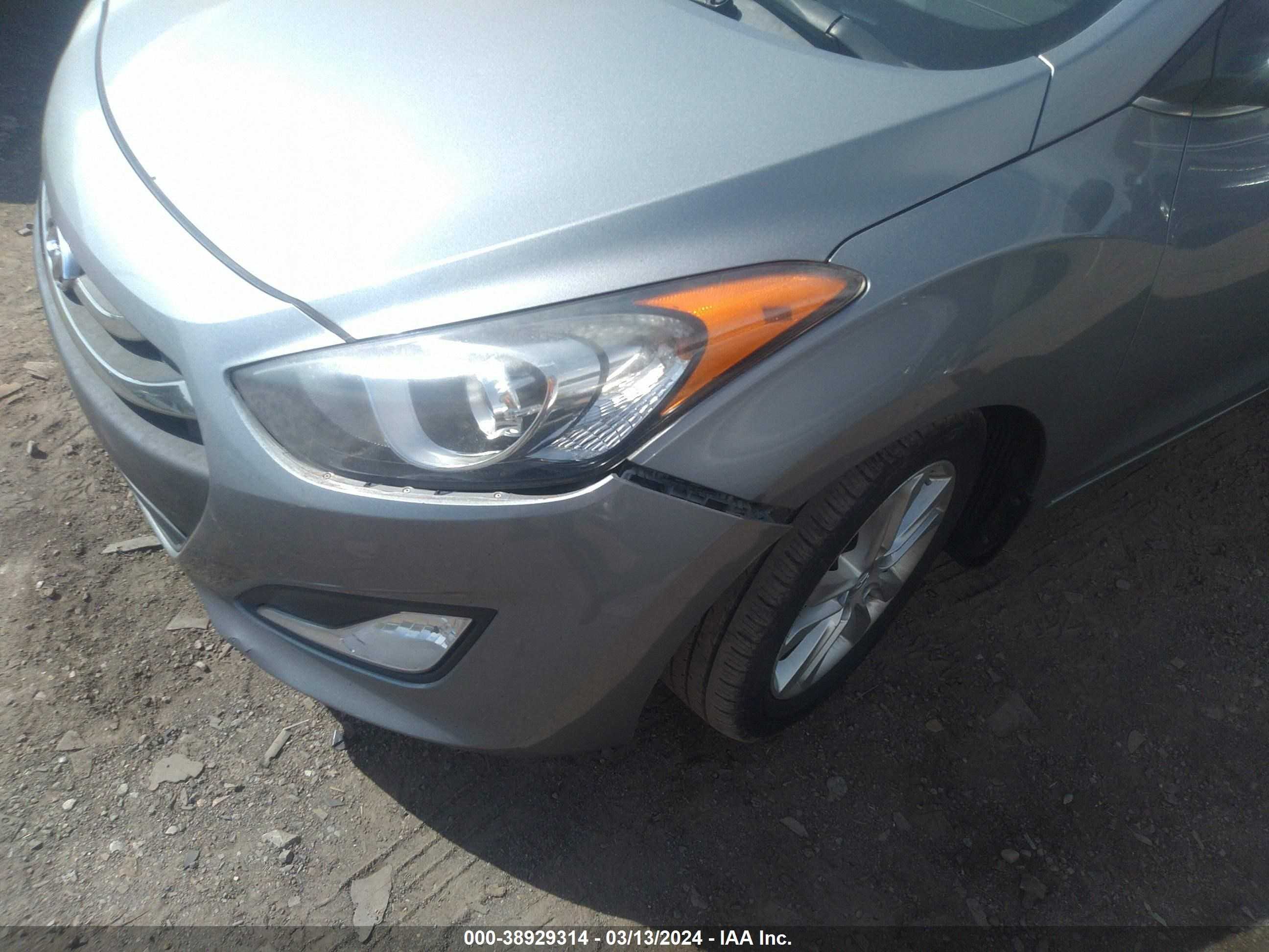 Photo 5 VIN: KMHD35LHXEU210379 - HYUNDAI ELANTRA 