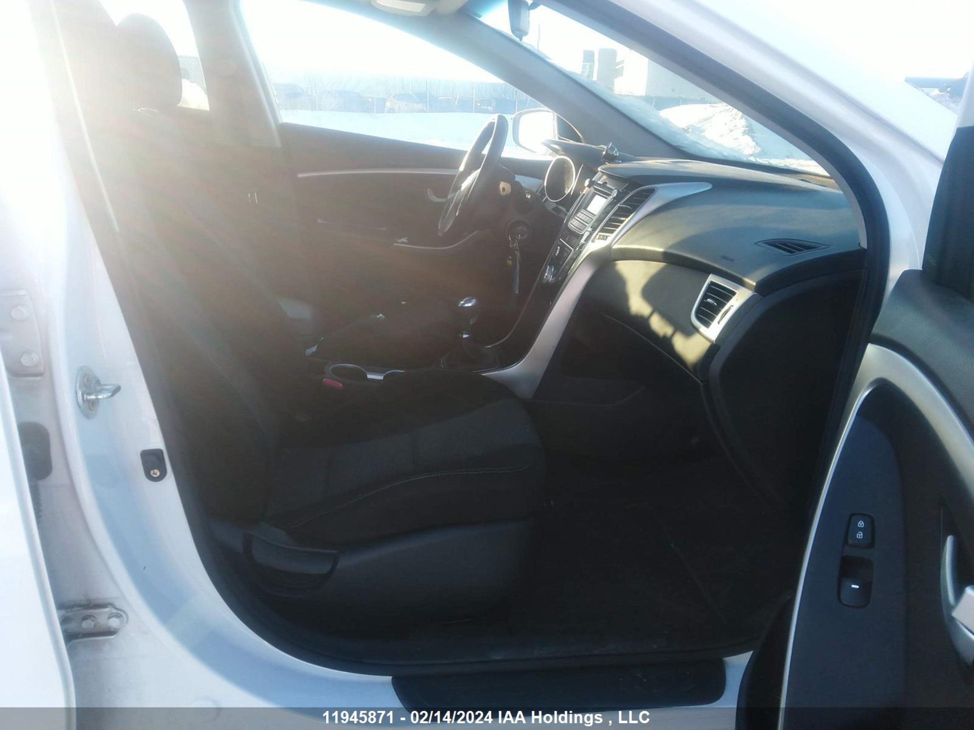 Photo 4 VIN: KMHD35LHXEU222497 - HYUNDAI ELANTRA 