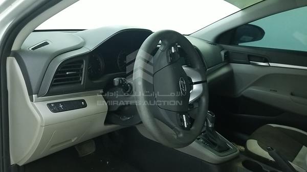 Photo 8 VIN: KMHD741C8KU904330 - HYUNDAI ELANTRA 