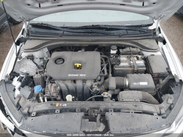 Photo 9 VIN: KMHD74LF0HU064849 - HYUNDAI ELANTRA 