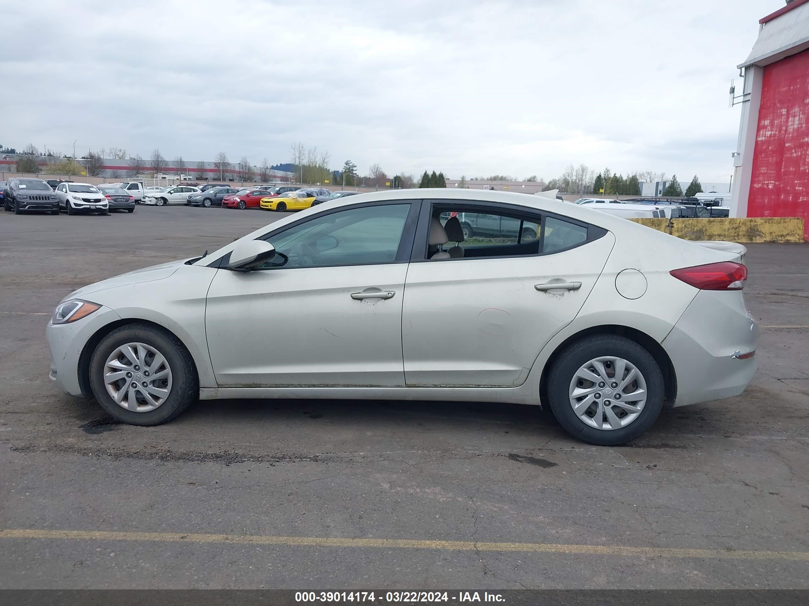 Photo 12 VIN: KMHD74LF0HU083692 - HYUNDAI ELANTRA 