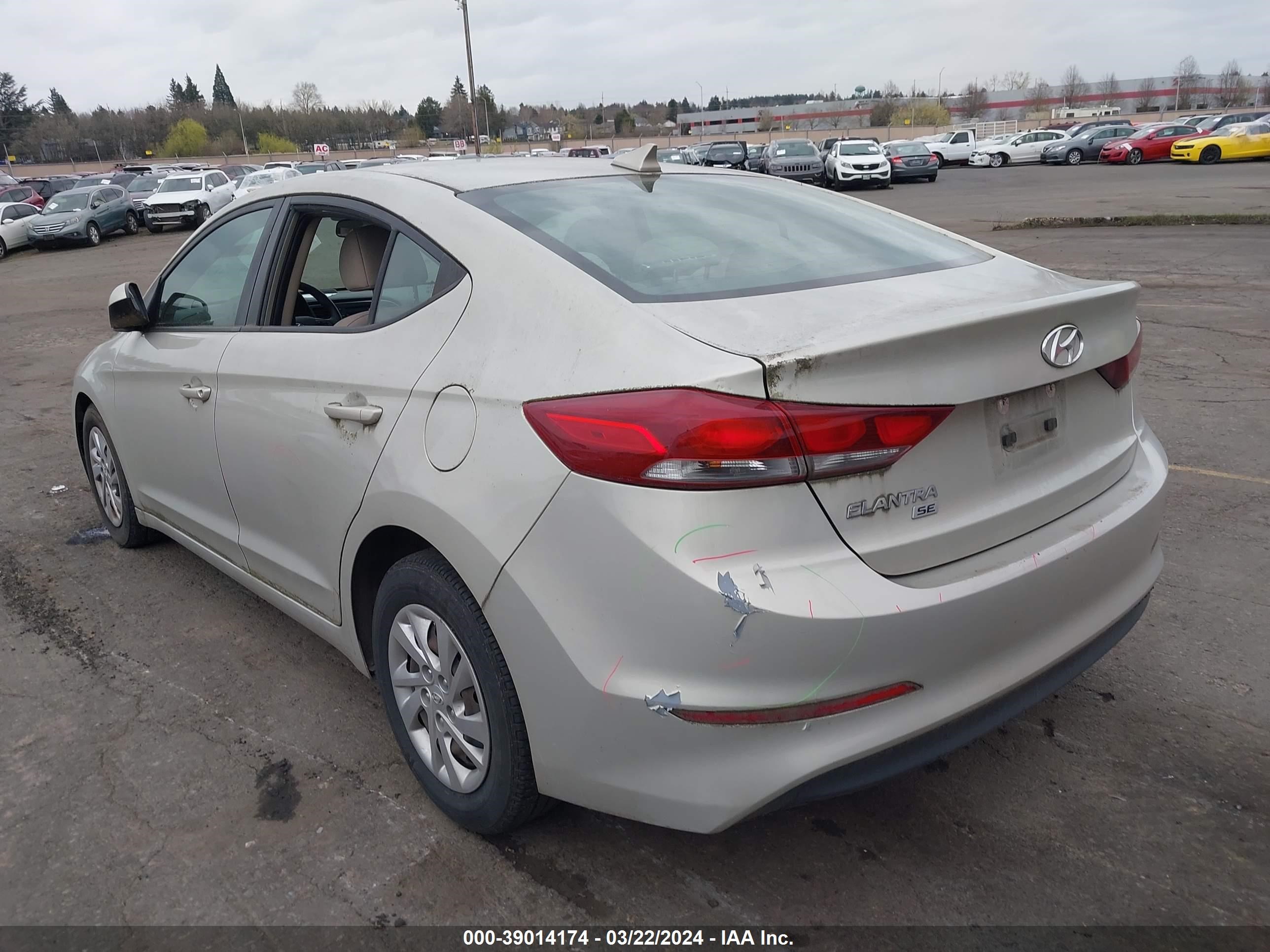 Photo 2 VIN: KMHD74LF0HU083692 - HYUNDAI ELANTRA 