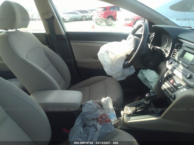 Photo 4 VIN: KMHD74LF0HU122183 - HYUNDAI ELANTRA 