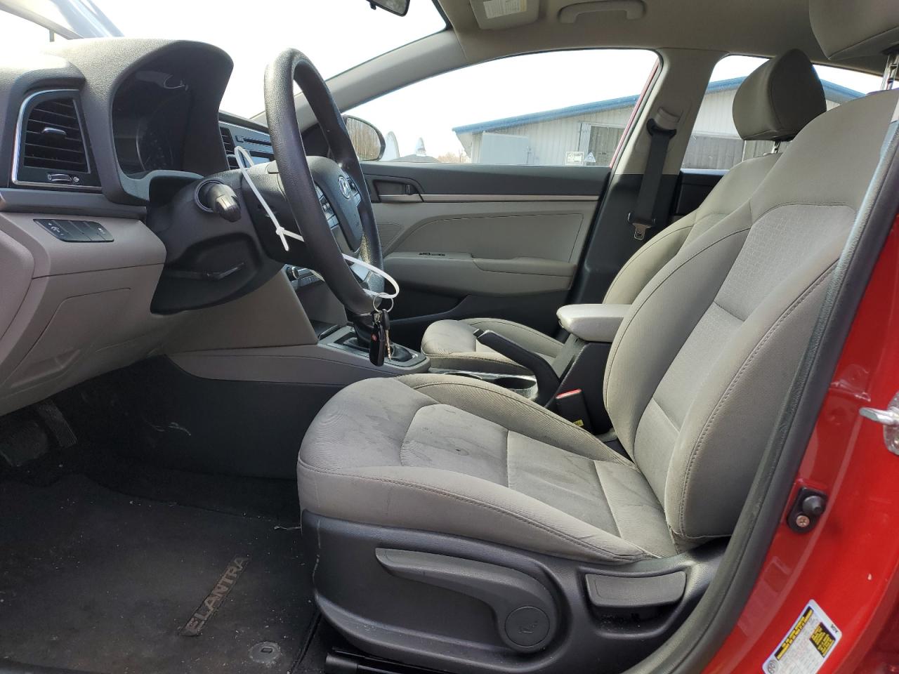 Photo 6 VIN: KMHD74LF1HU369258 - HYUNDAI ELANTRA 