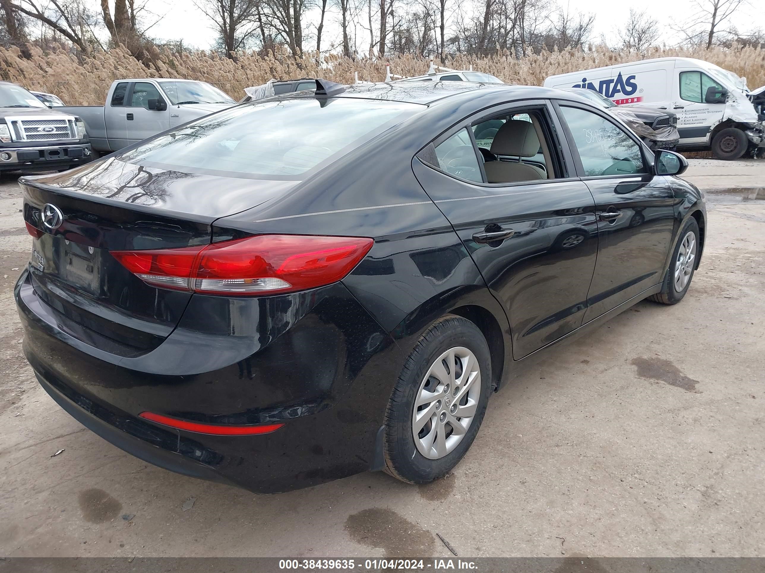 Photo 3 VIN: KMHD74LF1HU423609 - HYUNDAI ELANTRA 