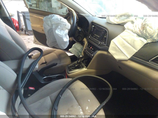 Photo 4 VIN: KMHD74LF2HU074511 - HYUNDAI ELANTRA 