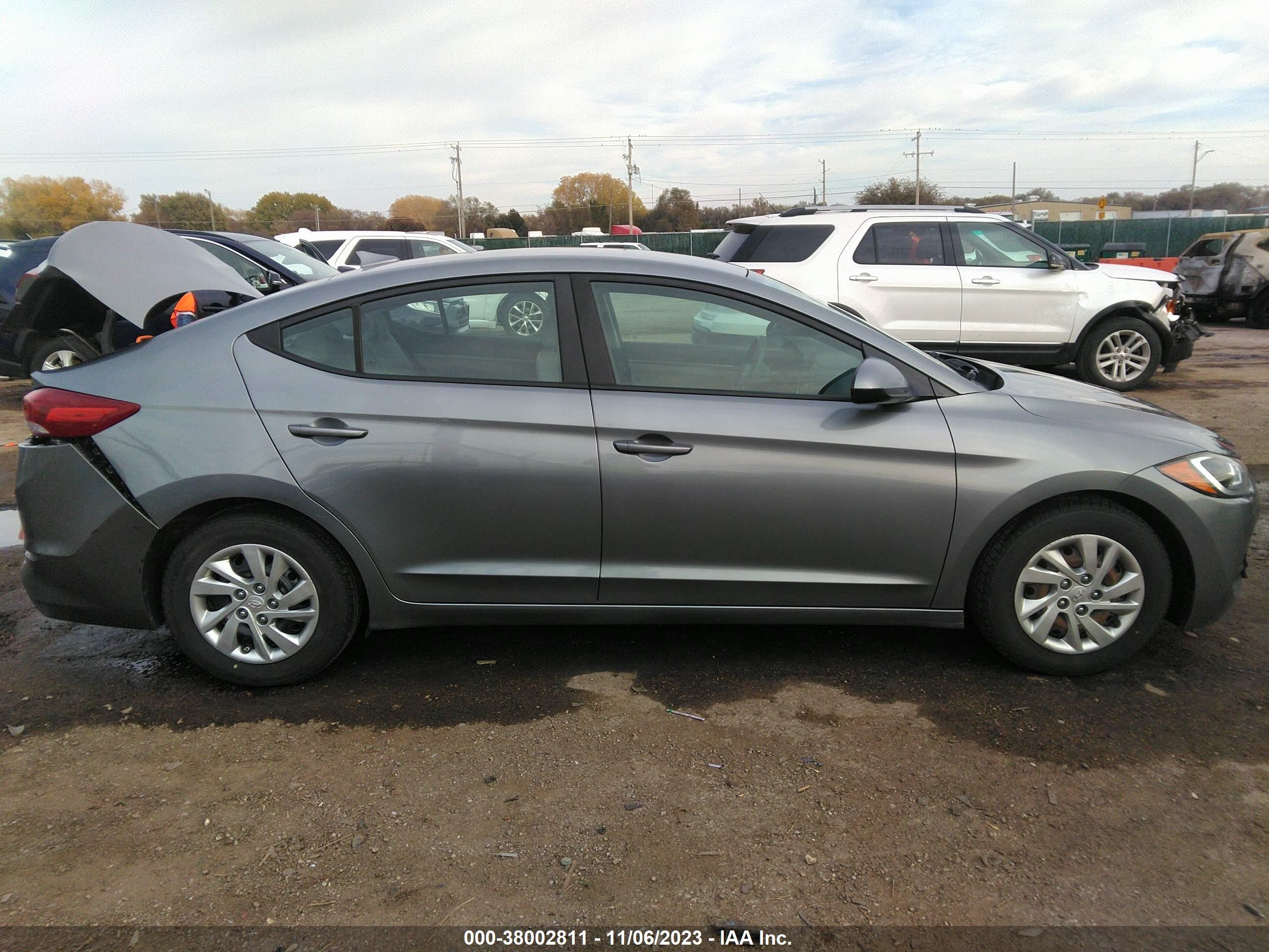 Photo 12 VIN: KMHD74LF2HU095813 - HYUNDAI ELANTRA 