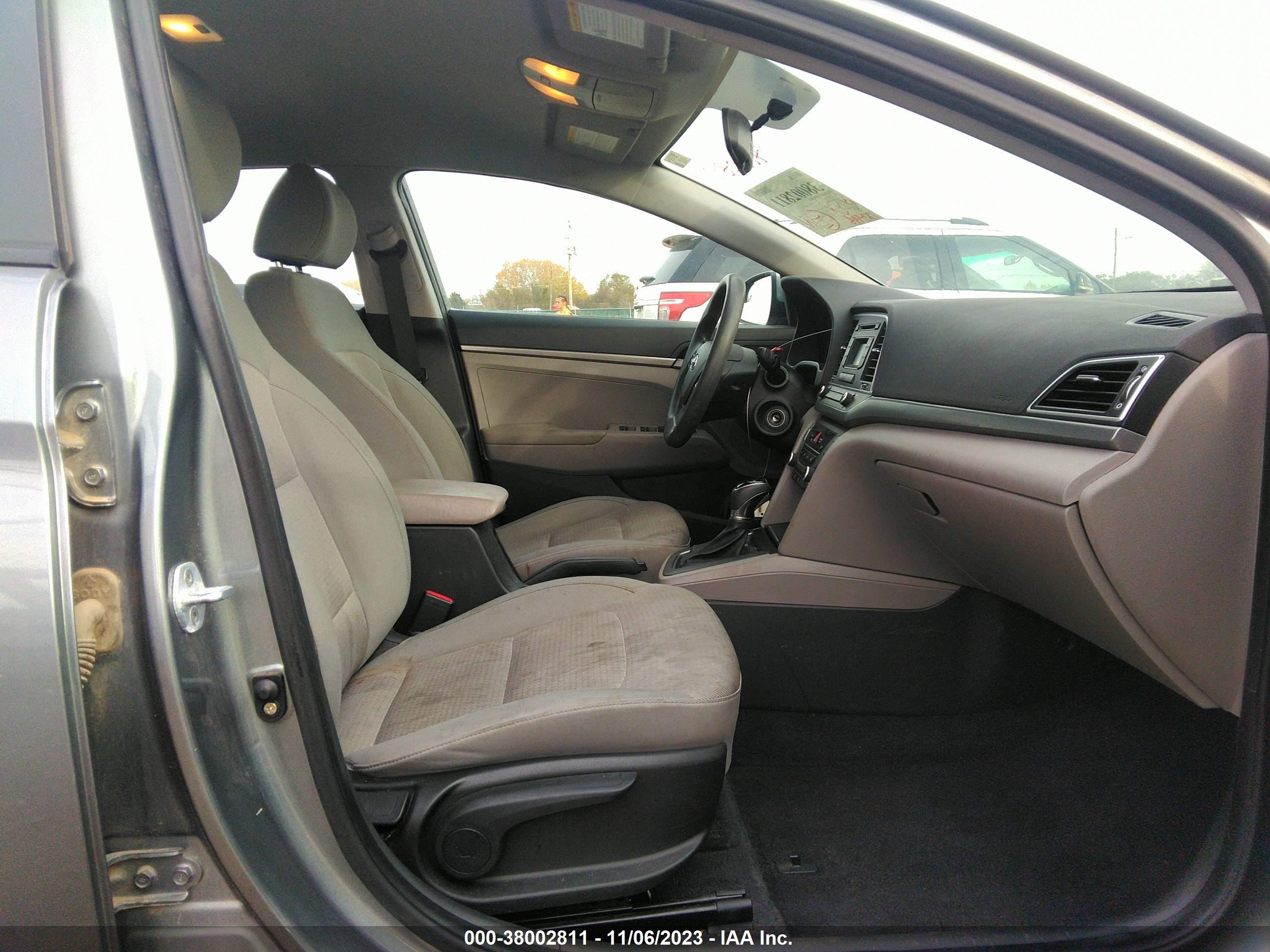 Photo 4 VIN: KMHD74LF2HU095813 - HYUNDAI ELANTRA 