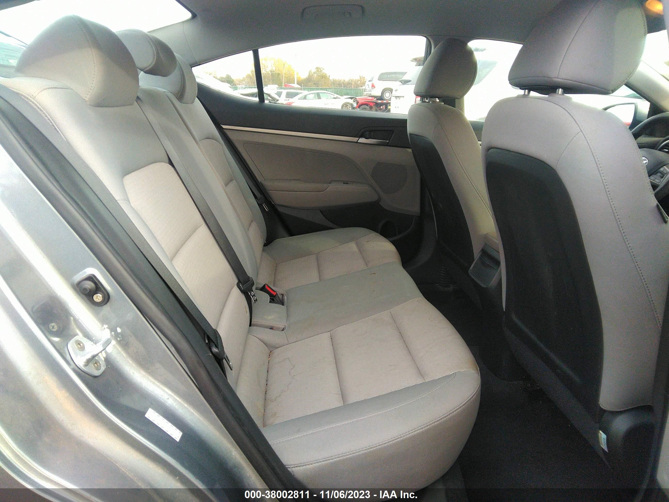 Photo 7 VIN: KMHD74LF2HU095813 - HYUNDAI ELANTRA 