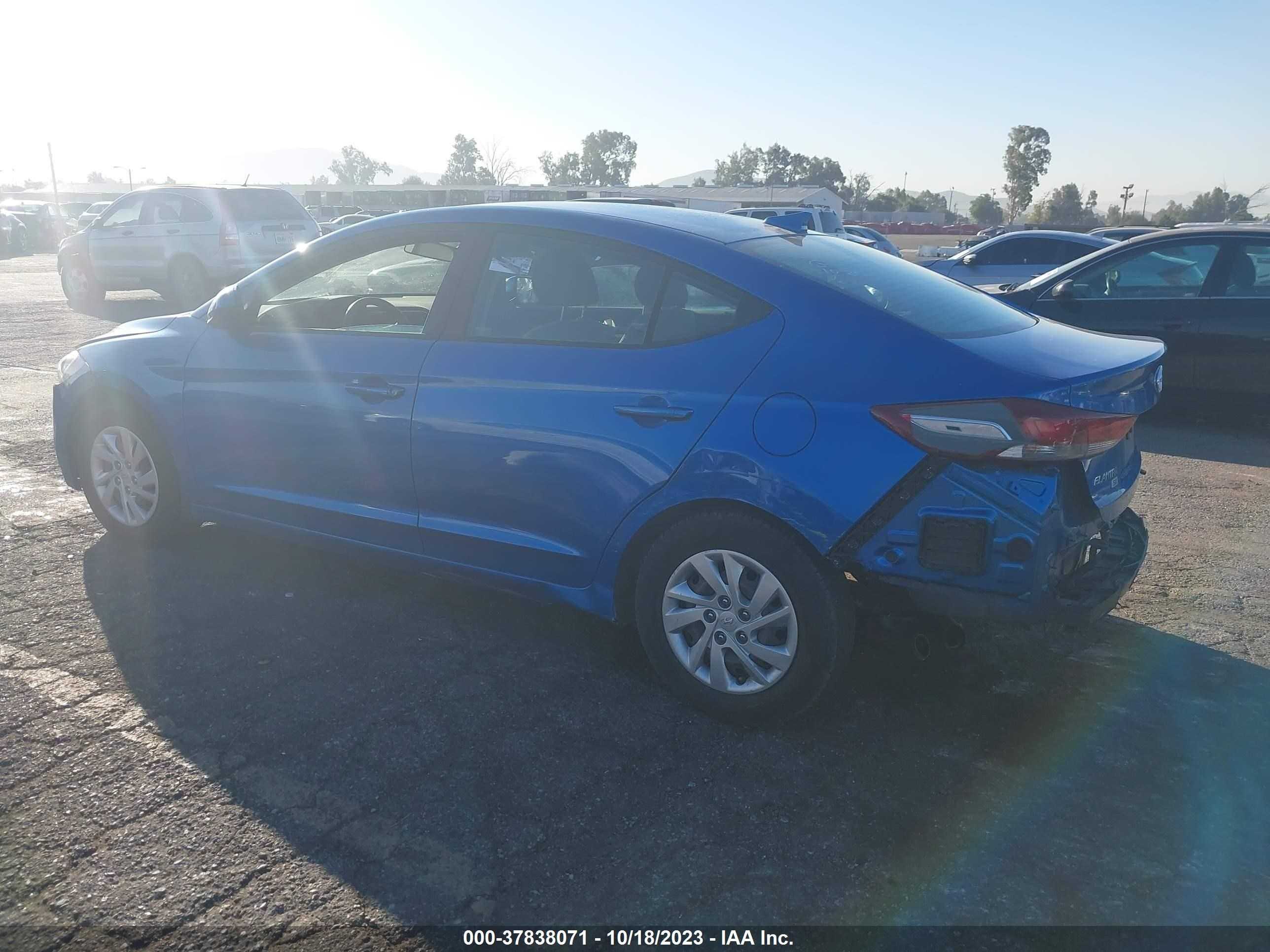 Photo 2 VIN: KMHD74LF2HU408424 - HYUNDAI ELANTRA 