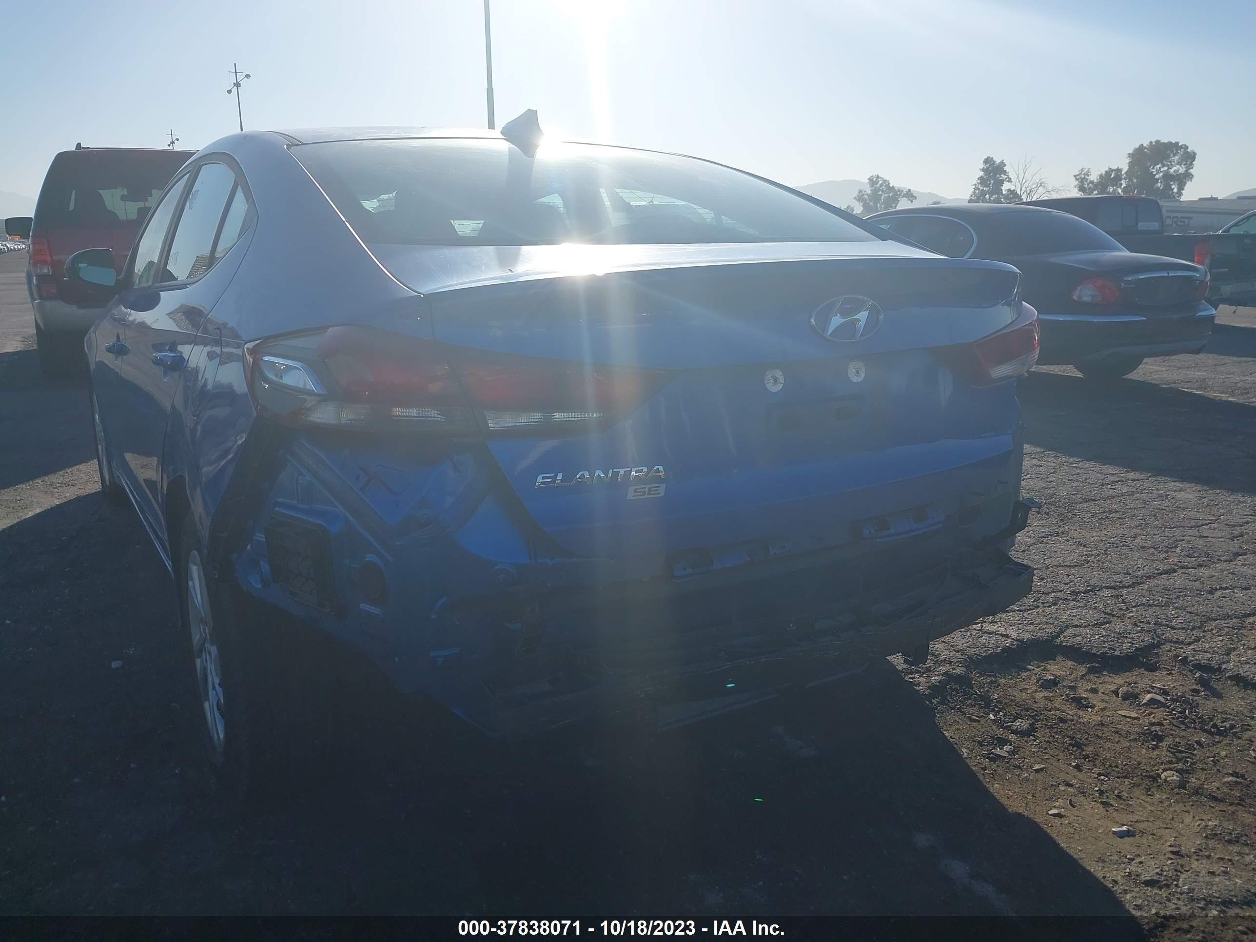 Photo 5 VIN: KMHD74LF2HU408424 - HYUNDAI ELANTRA 