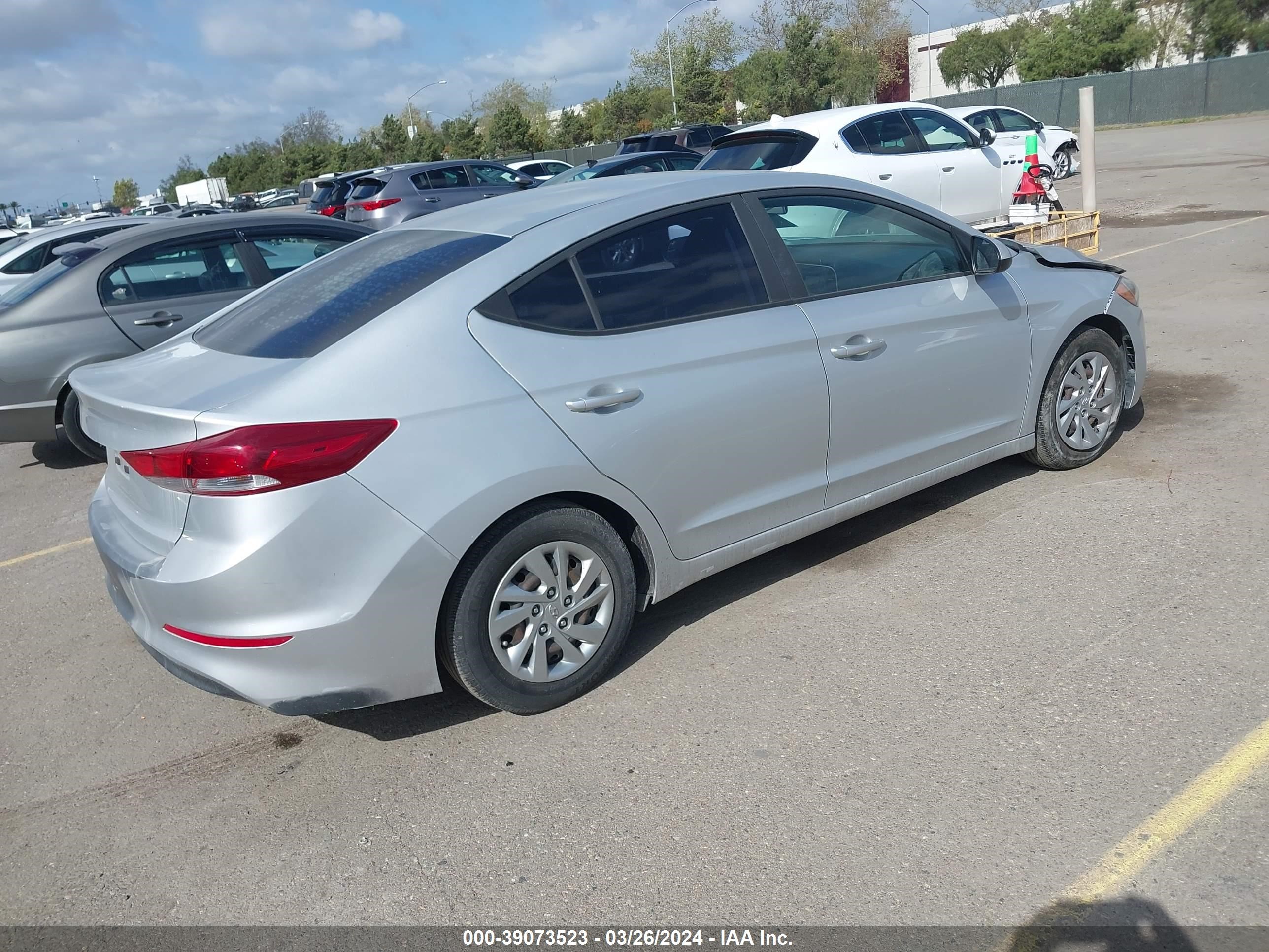 Photo 3 VIN: KMHD74LF2JU679967 - HYUNDAI ELANTRA 