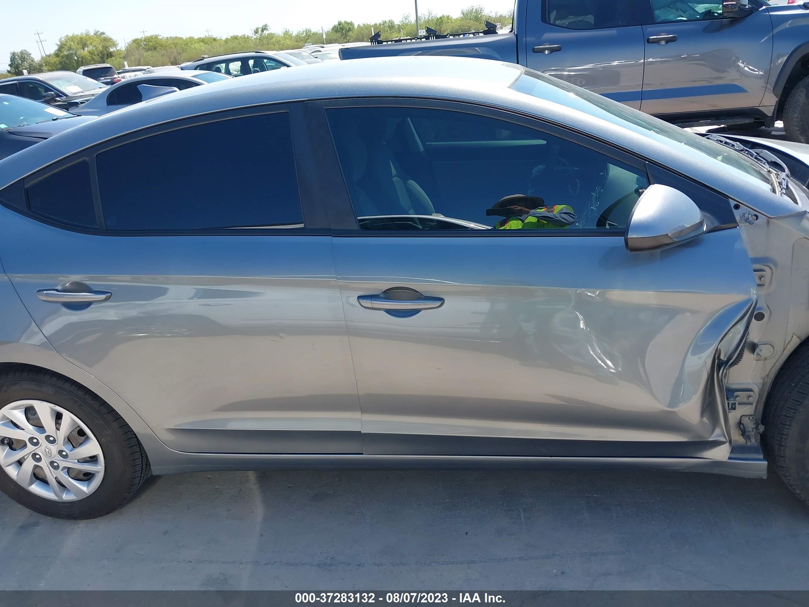 Photo 13 VIN: KMHD74LF3HU364613 - HYUNDAI ELANTRA 