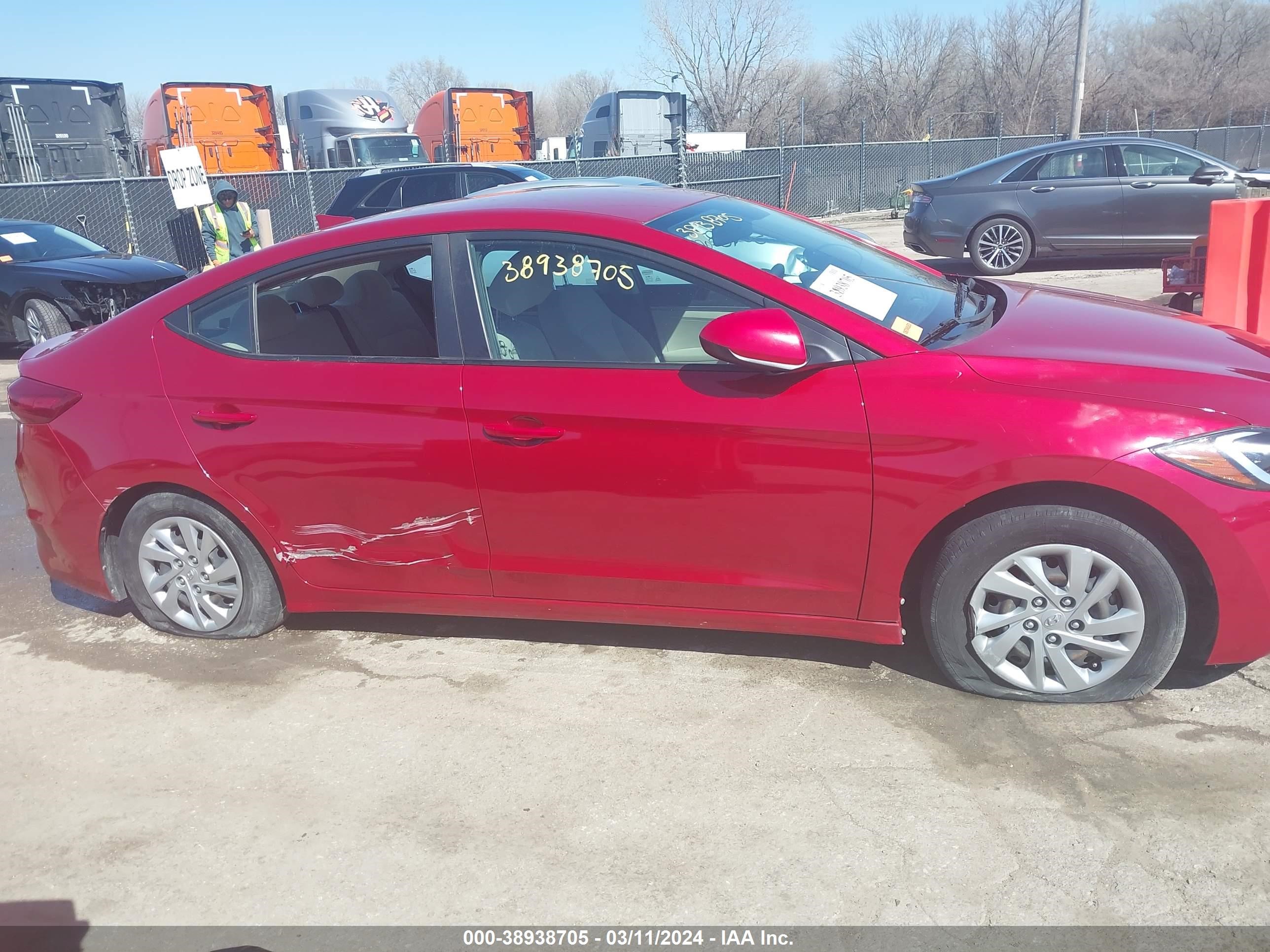 Photo 11 VIN: KMHD74LF3HU391844 - HYUNDAI ELANTRA 