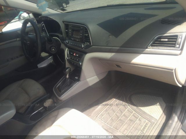 Photo 4 VIN: KMHD74LF3HU394727 - HYUNDAI ELANTRA 