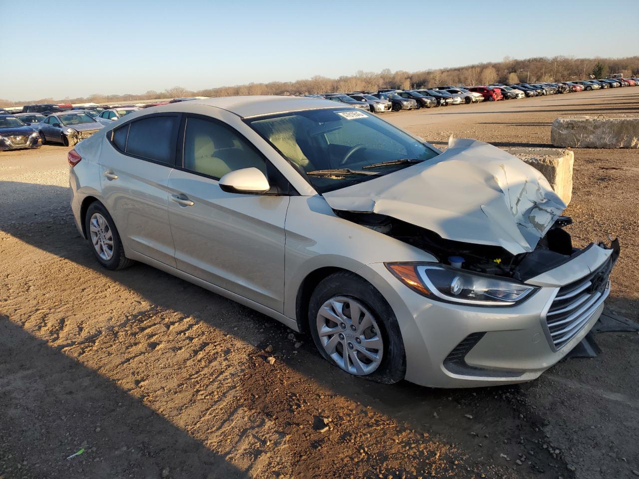 Photo 3 VIN: KMHD74LF3JU637233 - HYUNDAI ELANTRA 