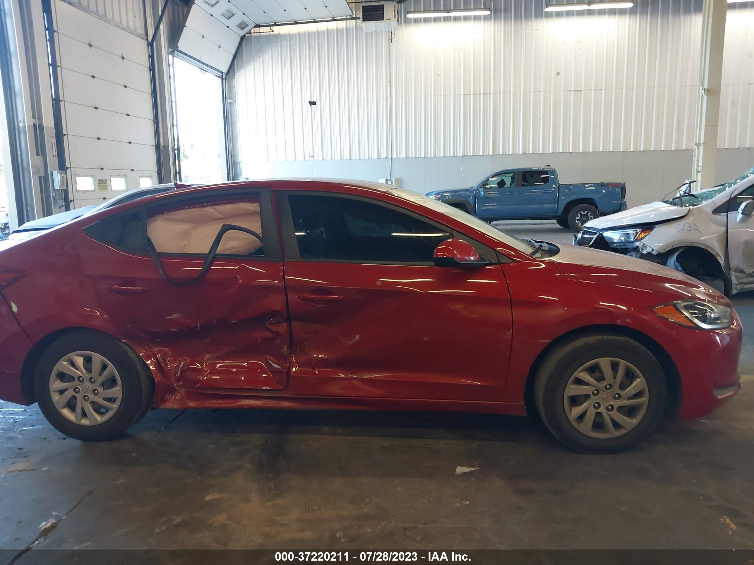 Photo 12 VIN: KMHD74LF4HU083324 - HYUNDAI ELANTRA 