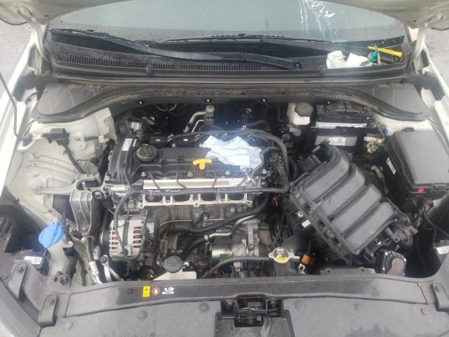 Photo 6 VIN: KMHD74LF4HU393795 - HYUNDAI ELANTRA SE 