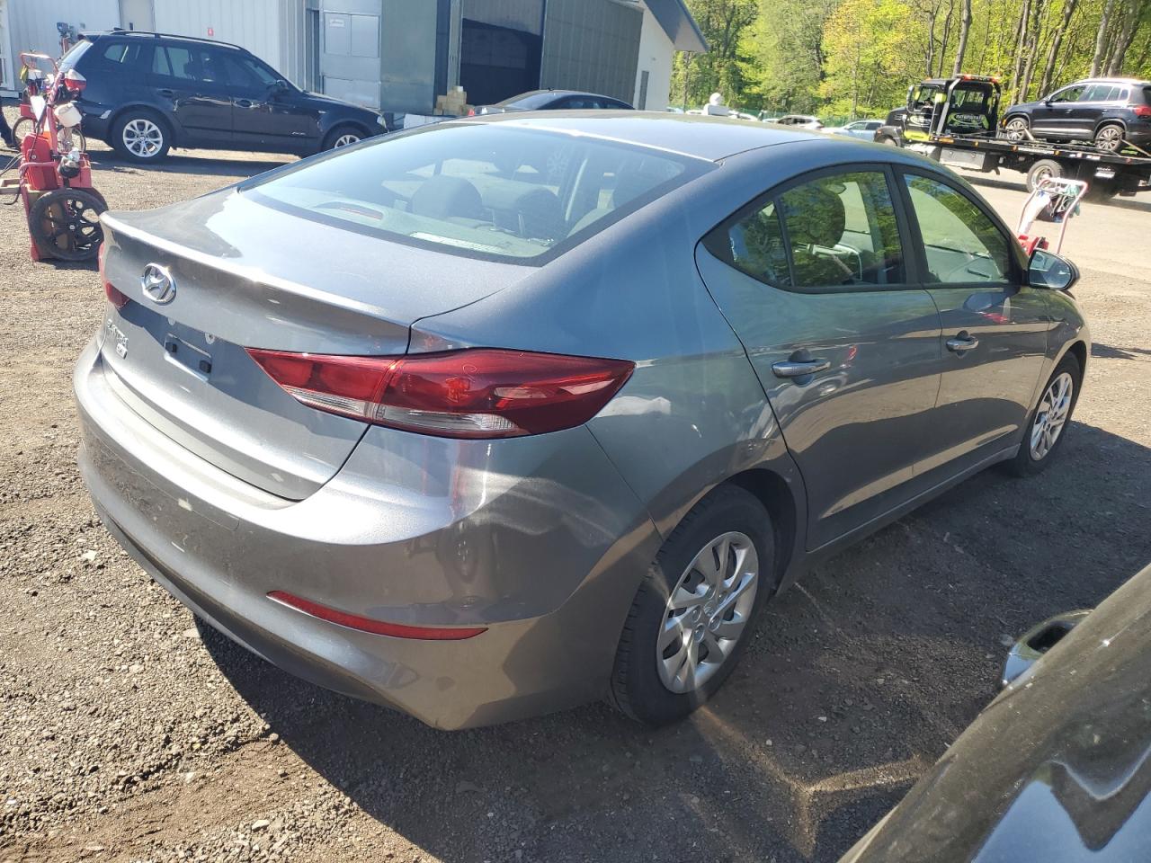 Photo 2 VIN: KMHD74LF4JU565572 - HYUNDAI ELANTRA 