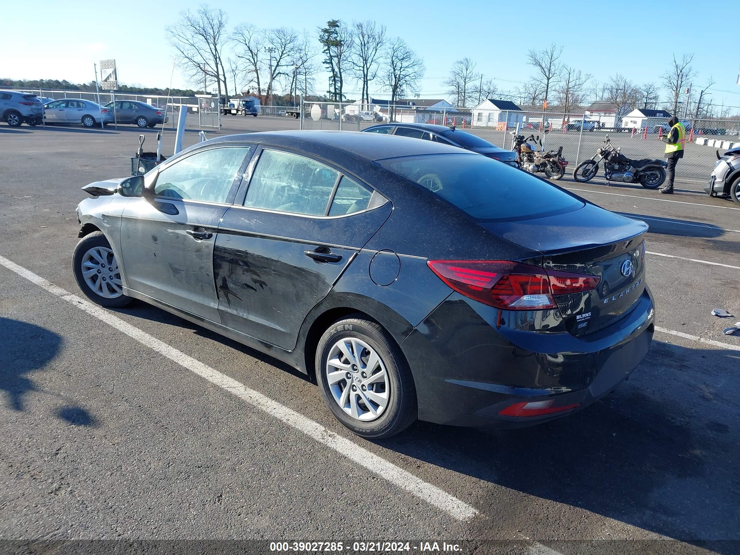 Photo 2 VIN: KMHD74LF4LU004520 - HYUNDAI ELANTRA 