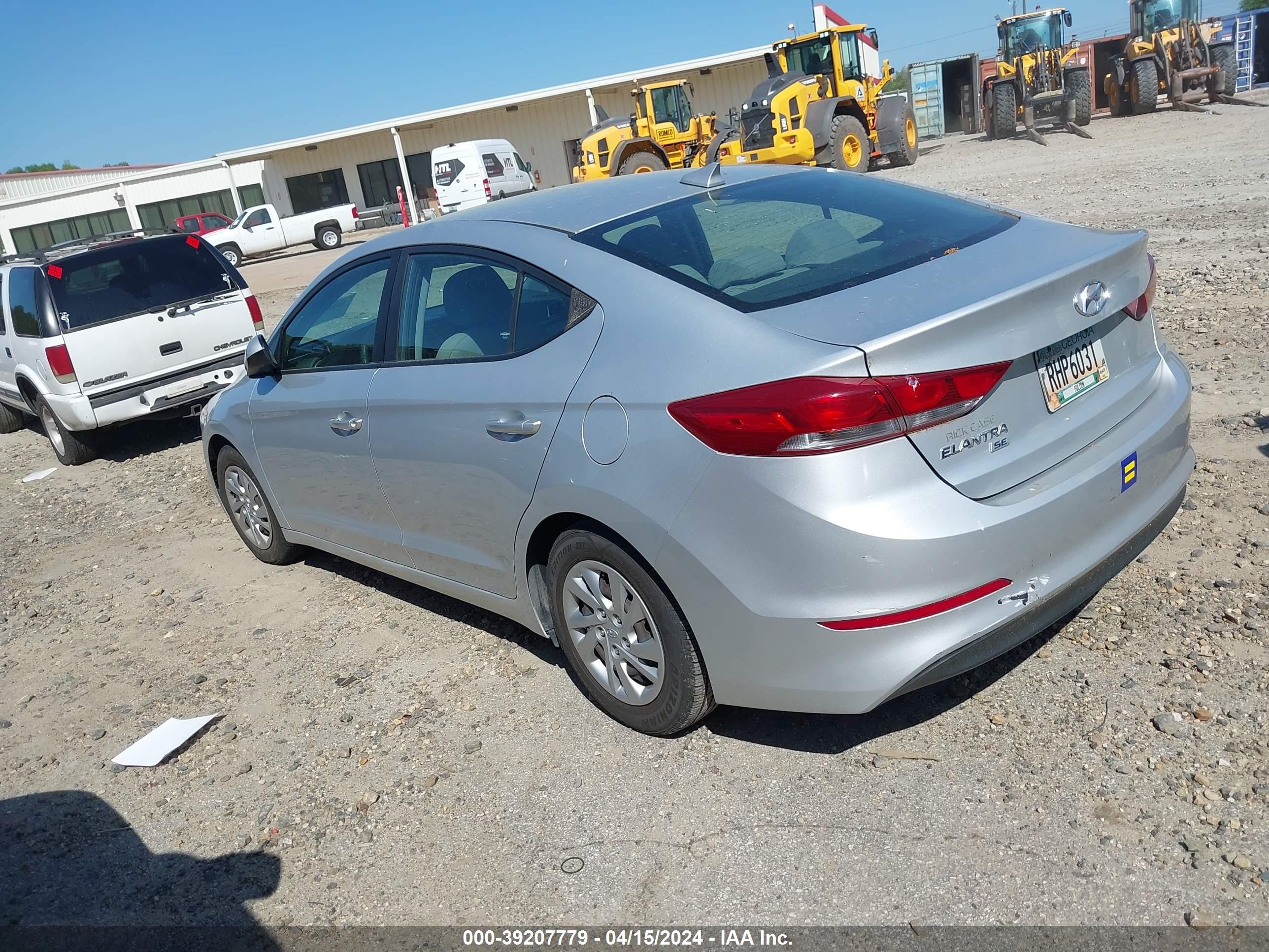 Photo 2 VIN: KMHD74LF5HU396768 - HYUNDAI ELANTRA 