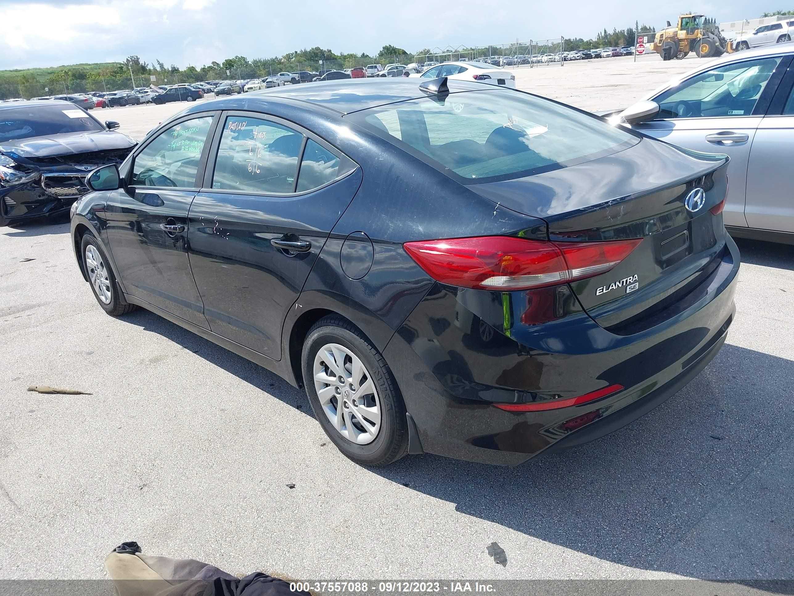 Photo 2 VIN: KMHD74LF6HU433066 - HYUNDAI ELANTRA 