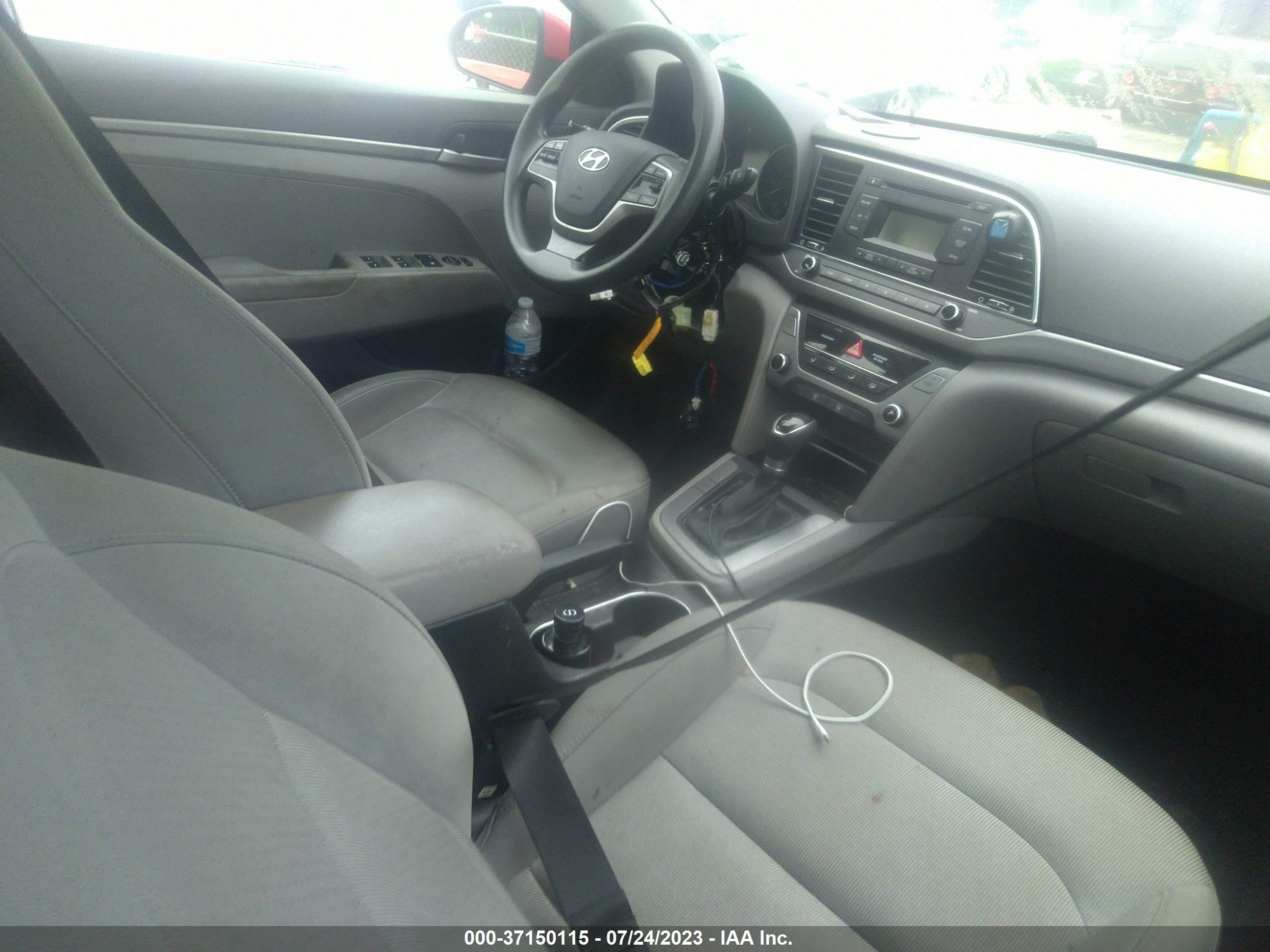 Photo 4 VIN: KMHD74LF7HU111021 - HYUNDAI ELANTRA 