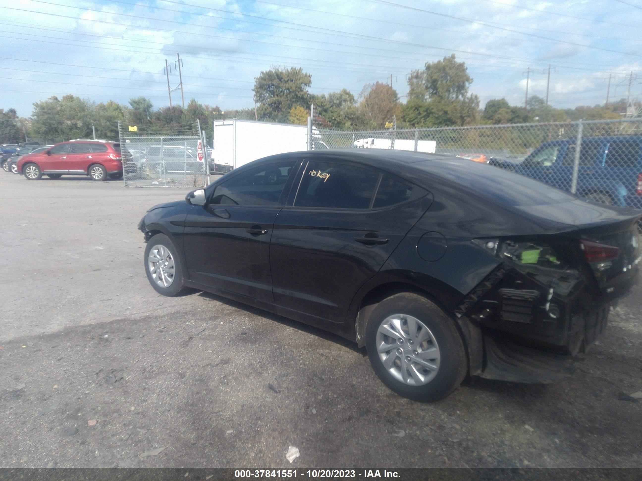 Photo 2 VIN: KMHD74LF7KU781269 - HYUNDAI ELANTRA 