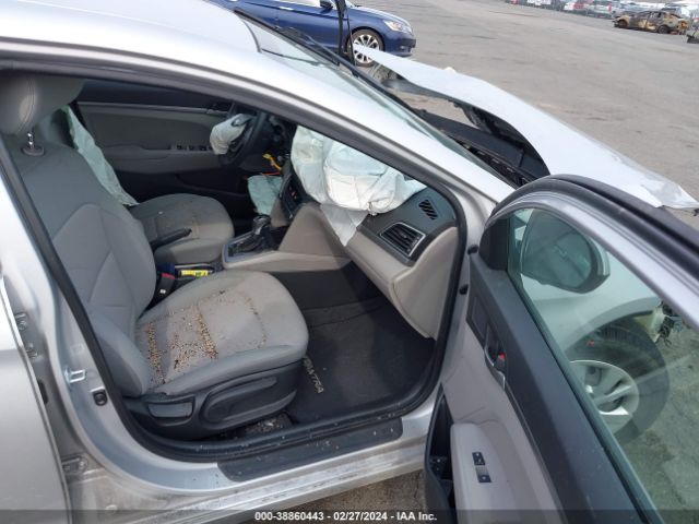 Photo 4 VIN: KMHD74LF8HU123436 - HYUNDAI ELANTRA 