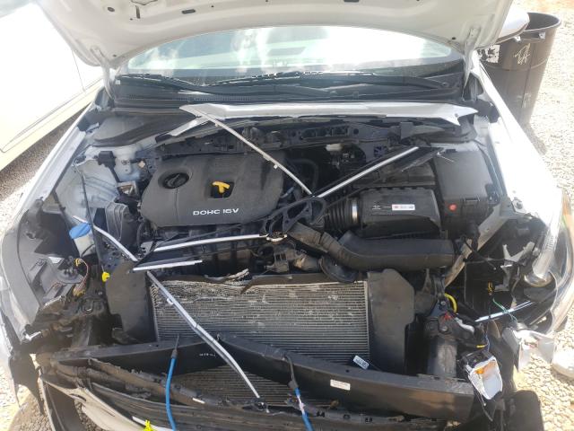 Photo 6 VIN: KMHD74LF8HU367300 - HYUNDAI ELANTRA SE 