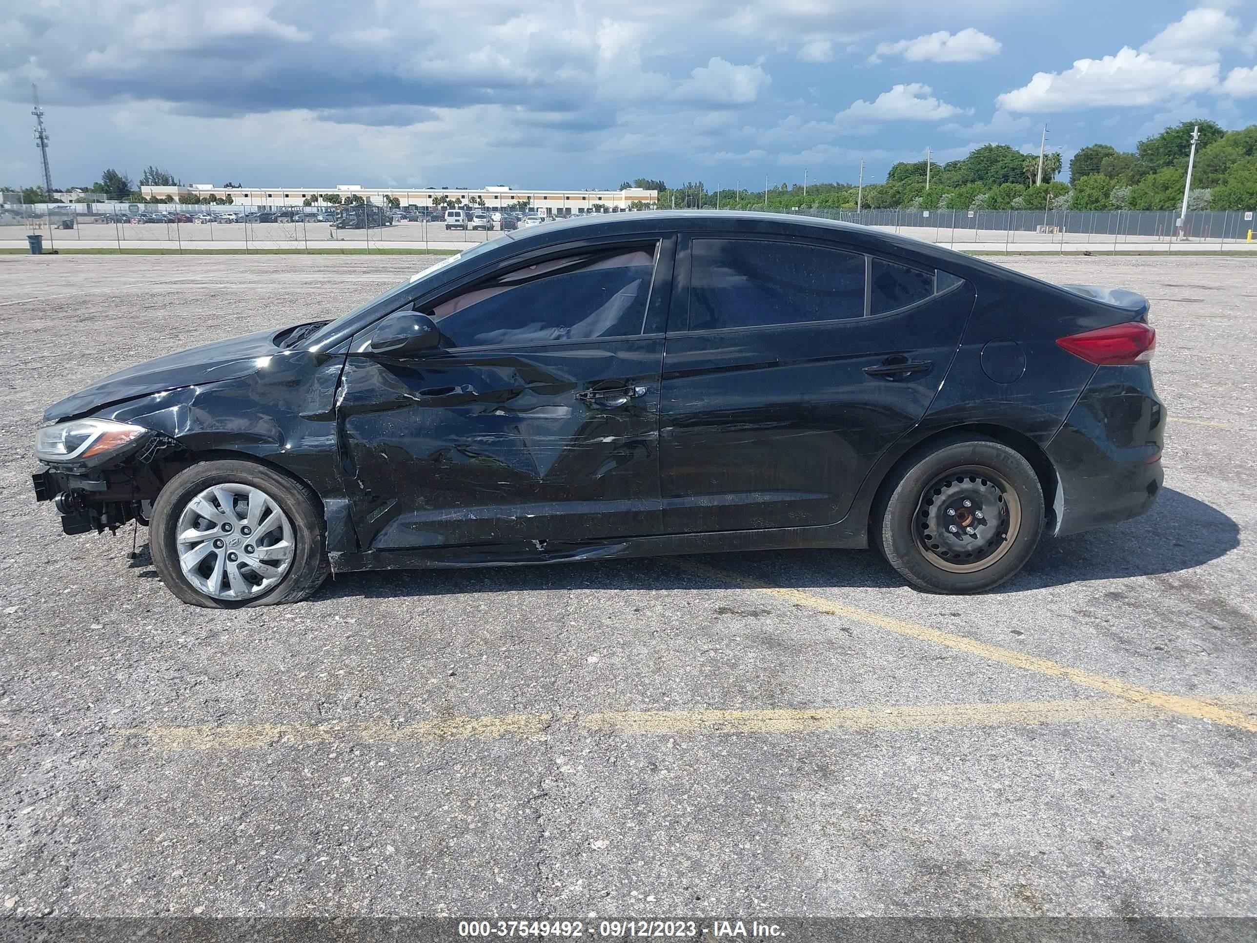 Photo 13 VIN: KMHD74LF8JU611551 - HYUNDAI ELANTRA 