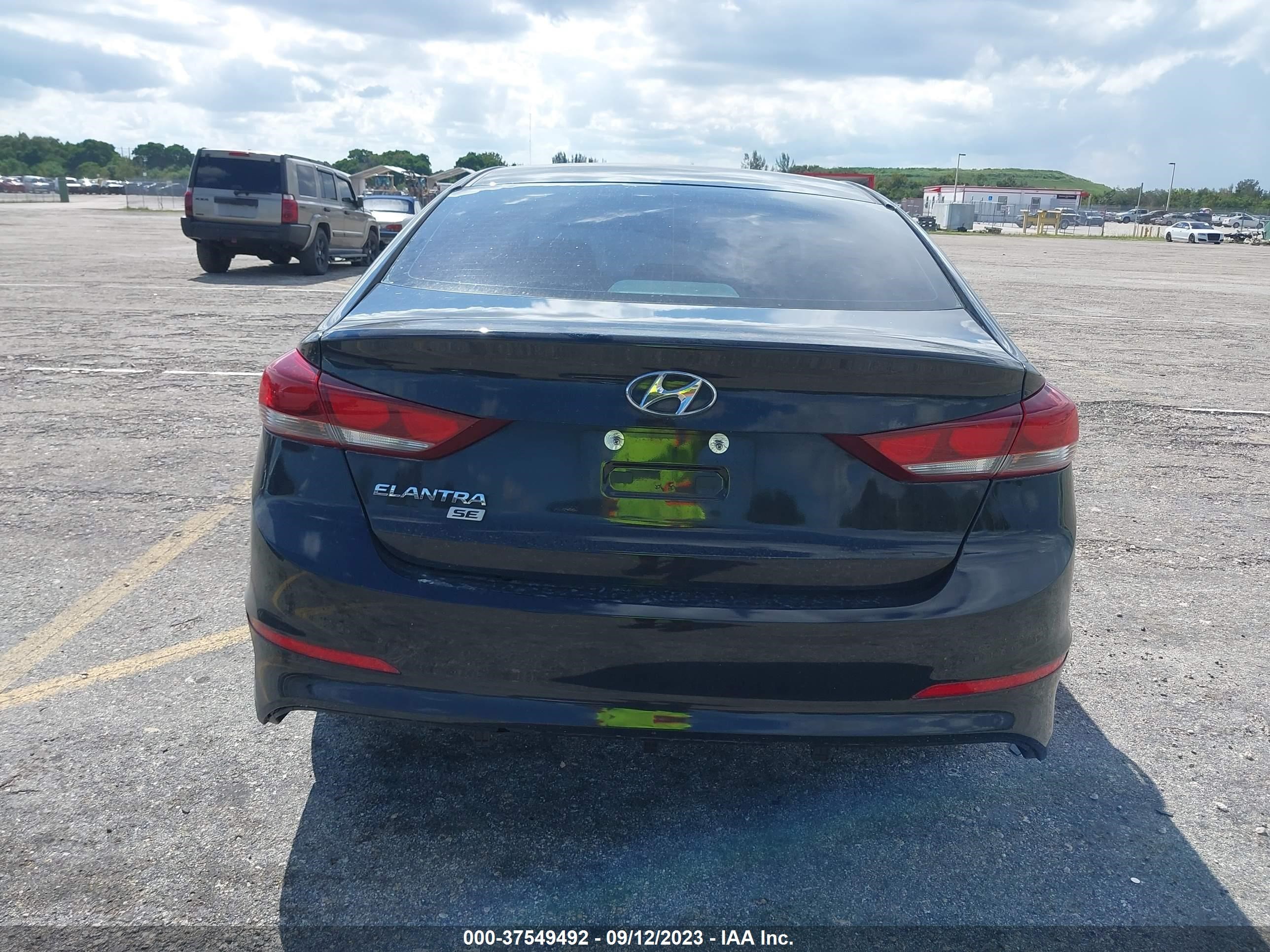 Photo 15 VIN: KMHD74LF8JU611551 - HYUNDAI ELANTRA 