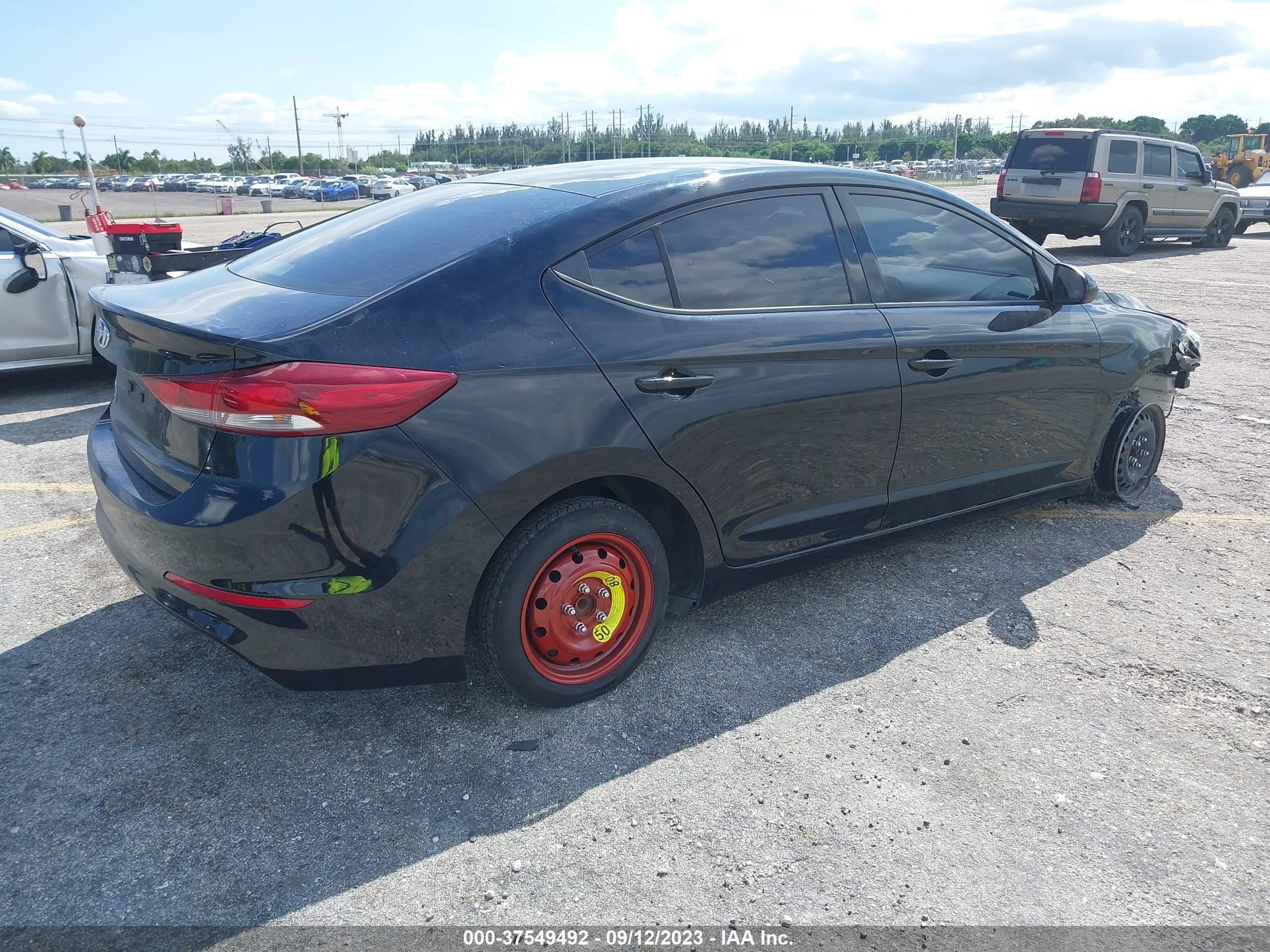 Photo 3 VIN: KMHD74LF8JU611551 - HYUNDAI ELANTRA 