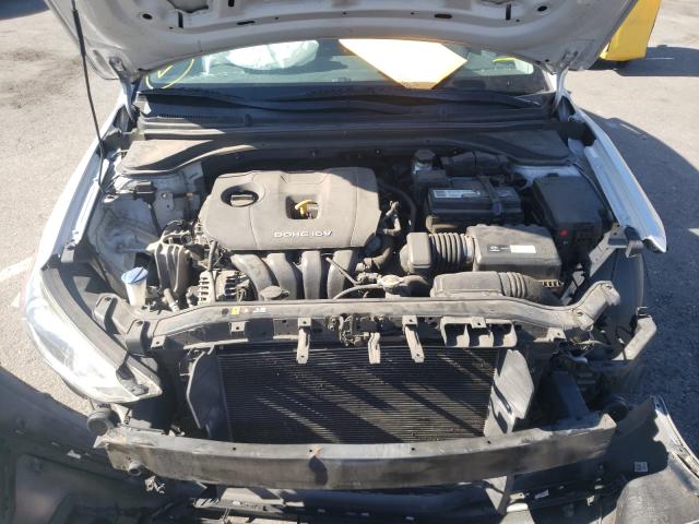 Photo 6 VIN: KMHD74LF9HU116768 - HYUNDAI ELANTRA SE 