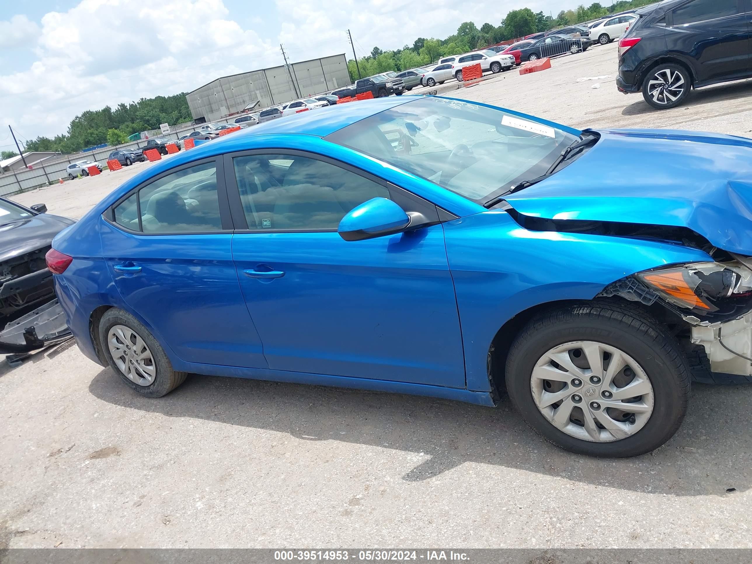 Photo 11 VIN: KMHD74LF9HU118455 - HYUNDAI ELANTRA 