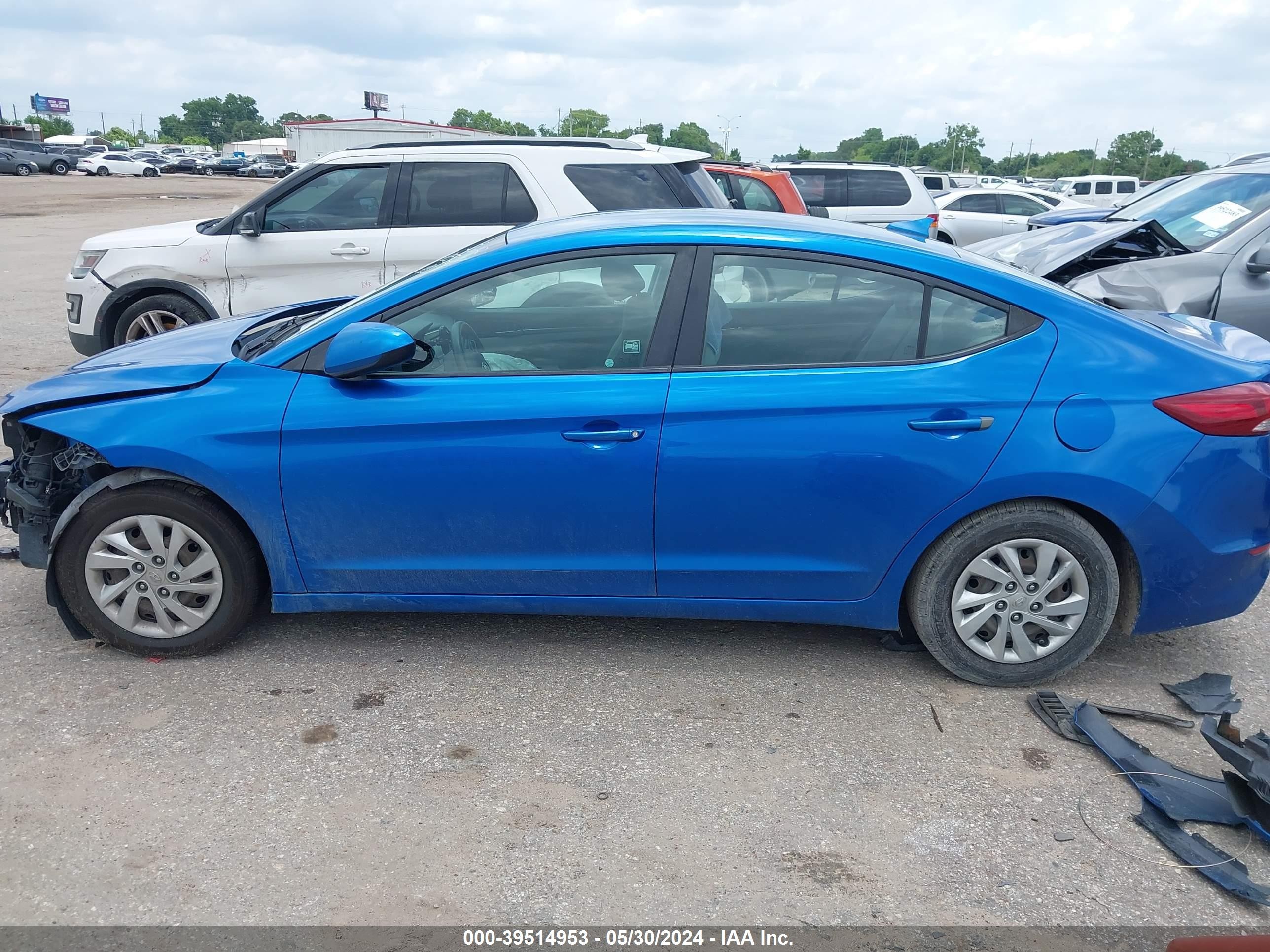 Photo 12 VIN: KMHD74LF9HU118455 - HYUNDAI ELANTRA 