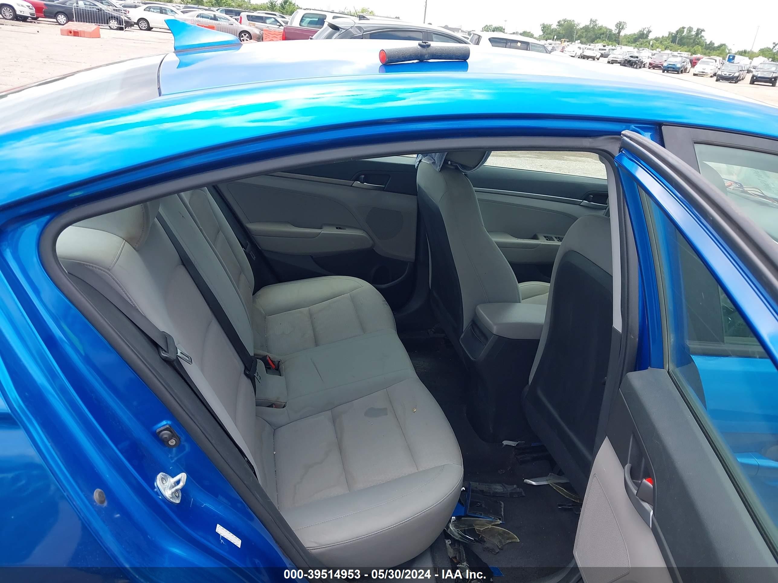 Photo 7 VIN: KMHD74LF9HU118455 - HYUNDAI ELANTRA 