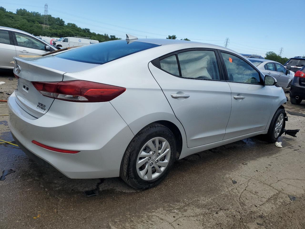 Photo 2 VIN: KMHD74LF9HU353891 - HYUNDAI ELANTRA 