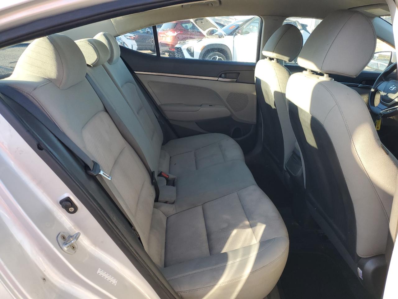 Photo 9 VIN: KMHD74LFXHU120957 - HYUNDAI ELANTRA 