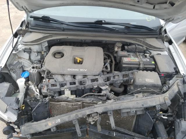 Photo 6 VIN: KMHD74LFXHU123289 - HYUNDAI ELANTRA SE 