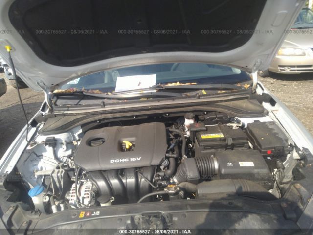 Photo 9 VIN: KMHD84LF0HU068316 - HYUNDAI ELANTRA 