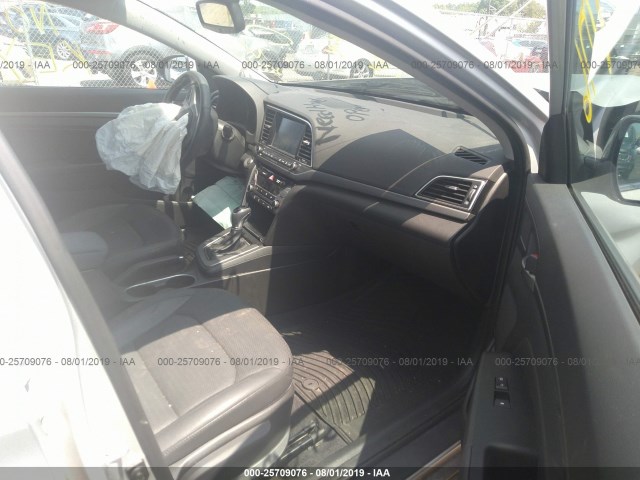 Photo 4 VIN: KMHD84LF0HU266989 - HYUNDAI ELANTRA 