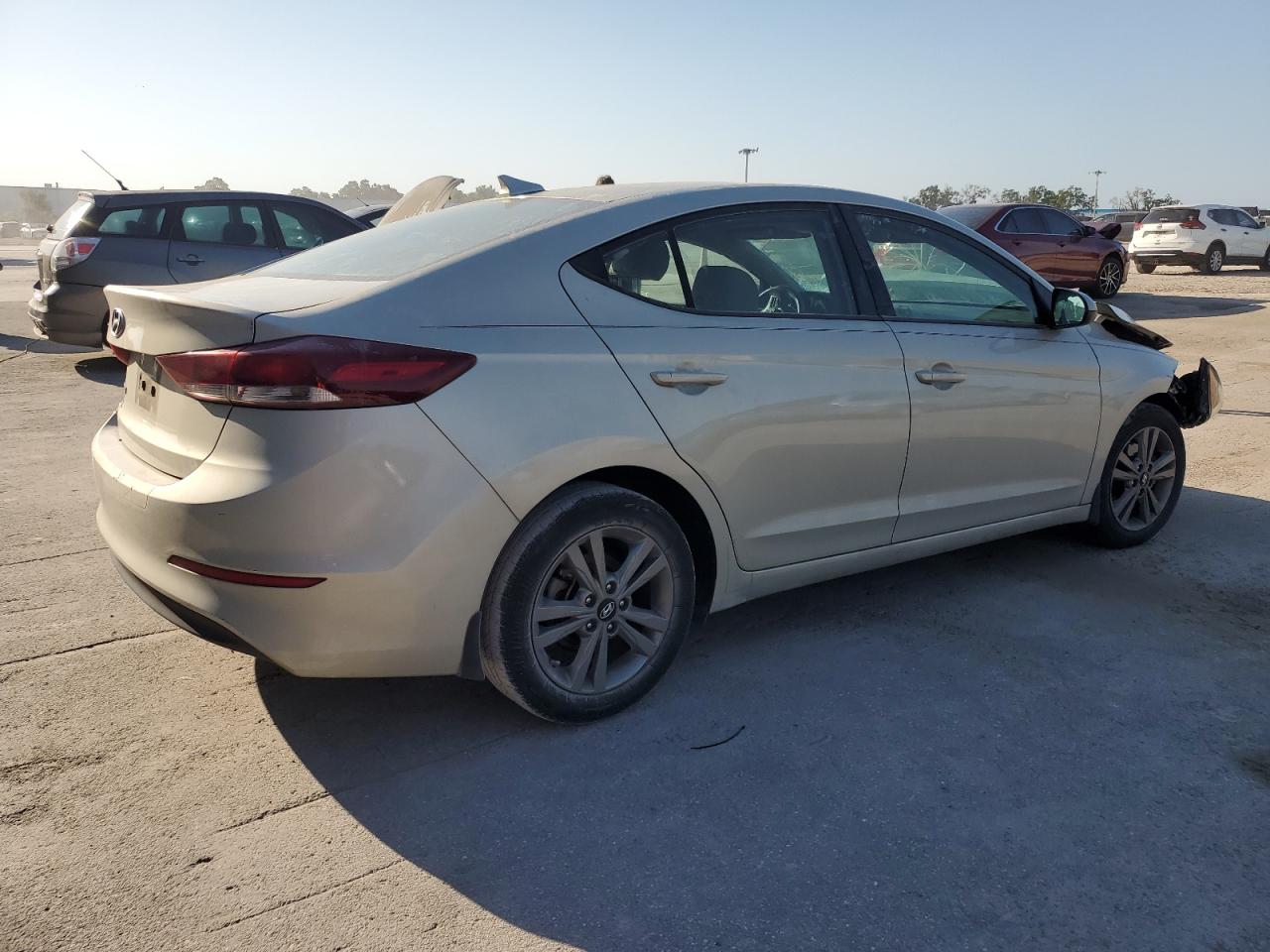 Photo 2 VIN: KMHD84LF0JU471640 - HYUNDAI ELANTRA 