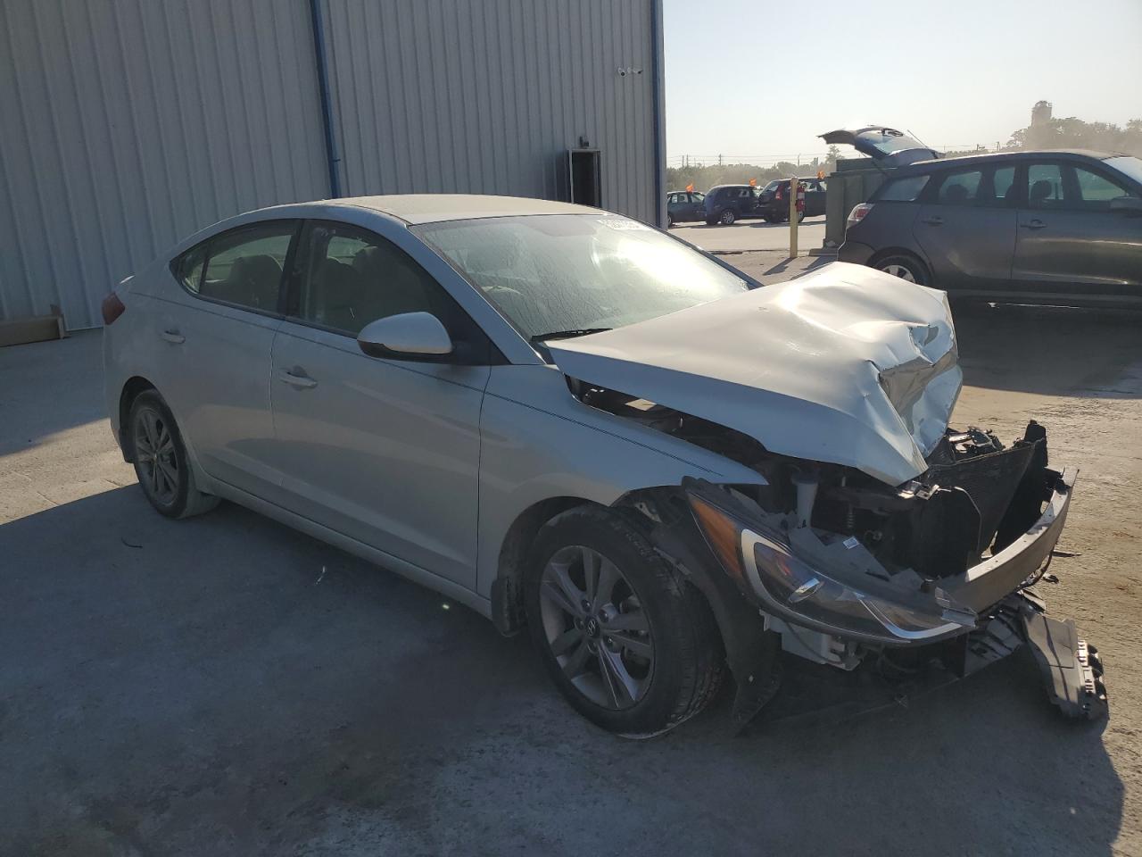 Photo 3 VIN: KMHD84LF0JU471640 - HYUNDAI ELANTRA 